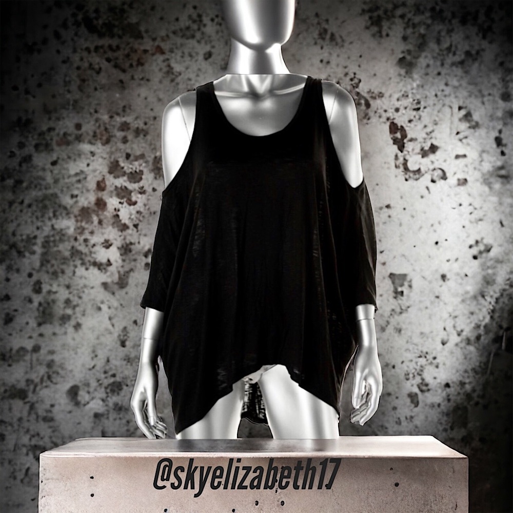 ELAN Open/Cold Shoulder Lightweight Solid Black Women’s Top, S